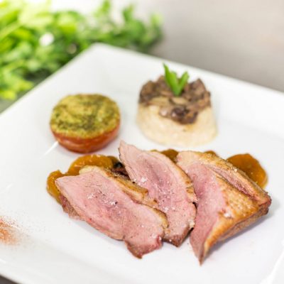 Magret de canard aux abricots